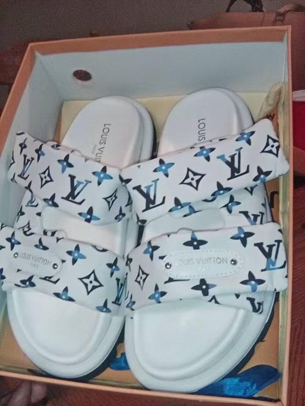 Lv Sandals - Picture 2 of 4